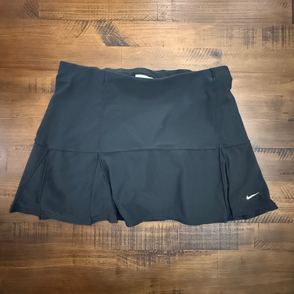 Nike Women's Medium Black Tennis Golf Skirt Athletic Skort Pleated‎ Activewear
